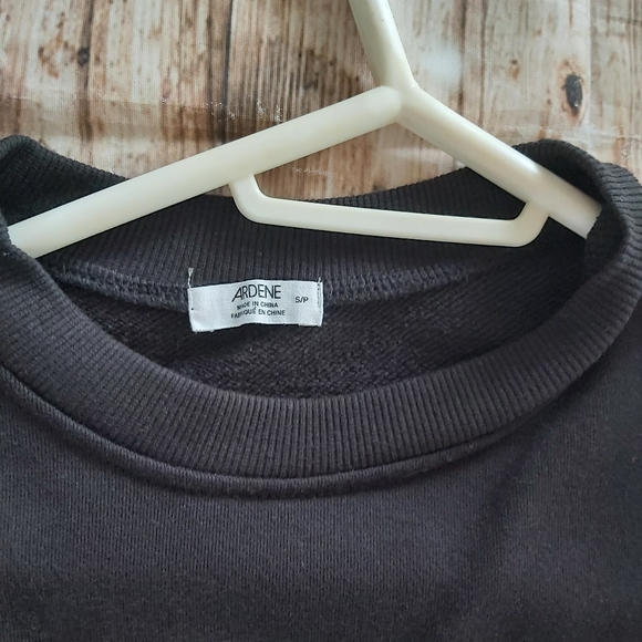 Black cropped sweater with detailed sleeves - Picture 2 of 2